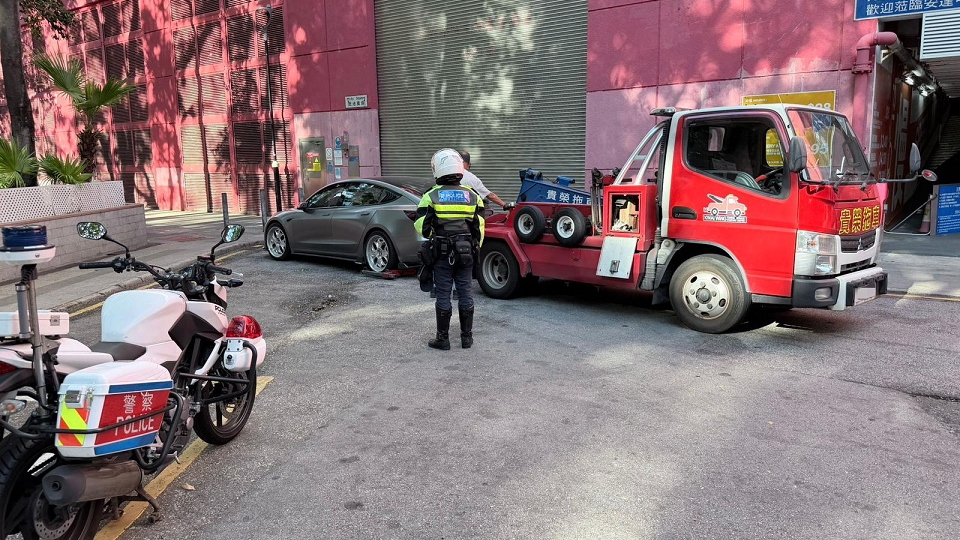 警方油尖打擊違例泊車 發(fā)逾600張告票