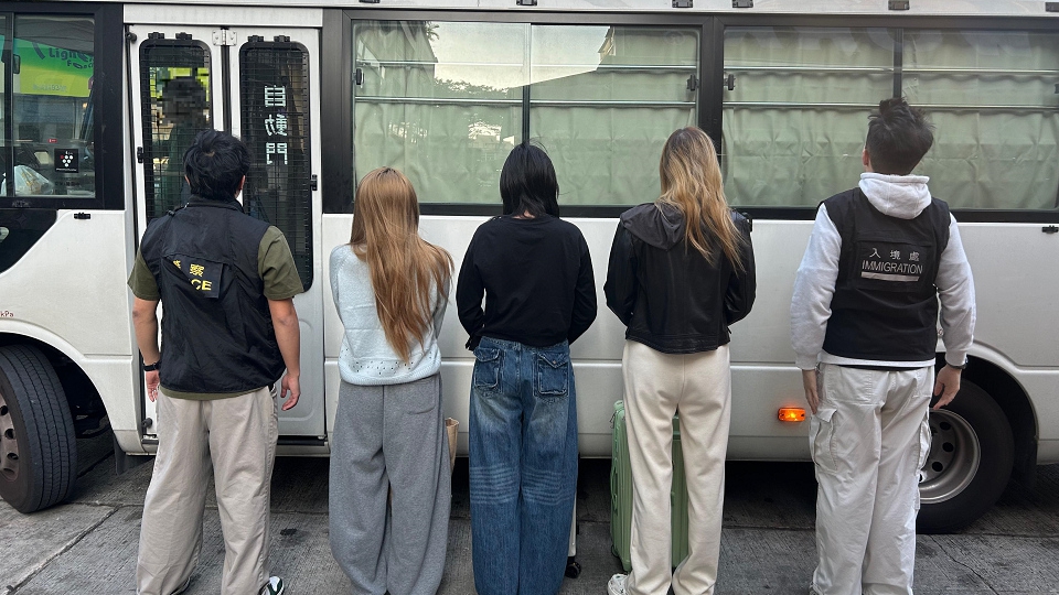警方新界北區(qū)掃黃 拘捕11名內(nèi)地女子