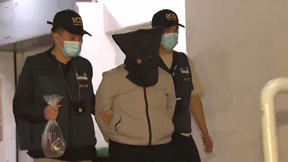 海關(guān)鴨脷洲搗破私煙儲(chǔ)存?zhèn)} 拘1男檢值1350萬元私煙