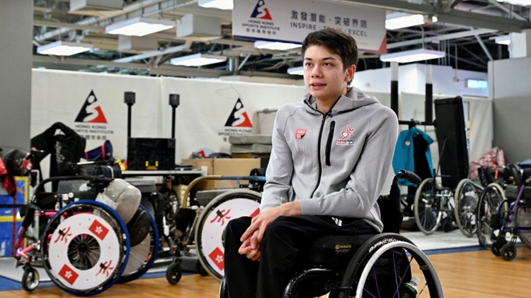 有片｜20歲劍擊運(yùn)動(dòng)員陳?首次出戰(zhàn)殘?zhí)貖W會(huì) 自言有信心奪獎(jiǎng)牌