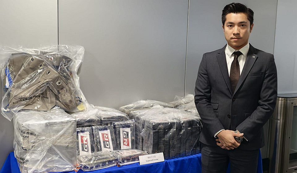 假冒外國領(lǐng)事館職員運(yùn)毒 警拘外籍男檢8100萬元可卡因