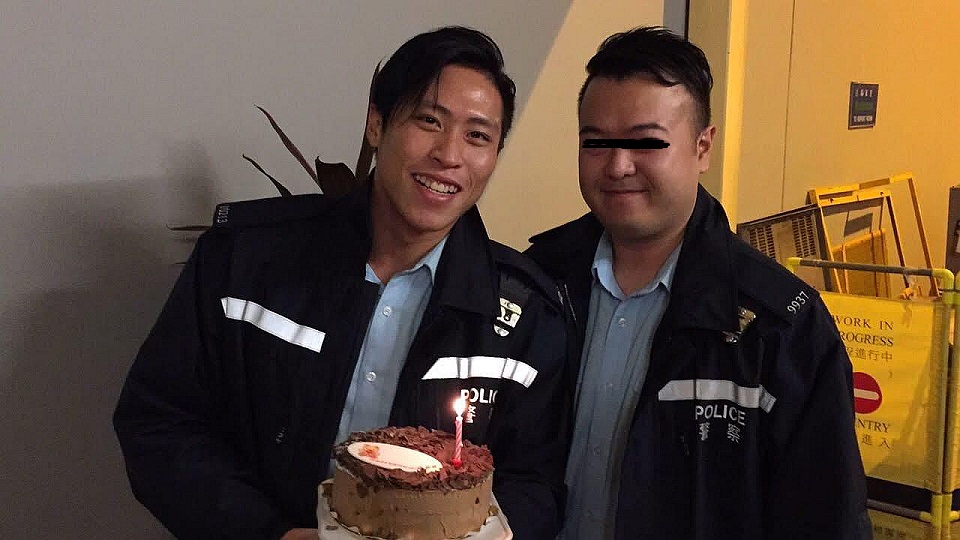 宏福苑大火 | 殉職消防員何偉豪曾任機(jī)場(chǎng)特警 警隊(duì)消防同袍發(fā)文悼念