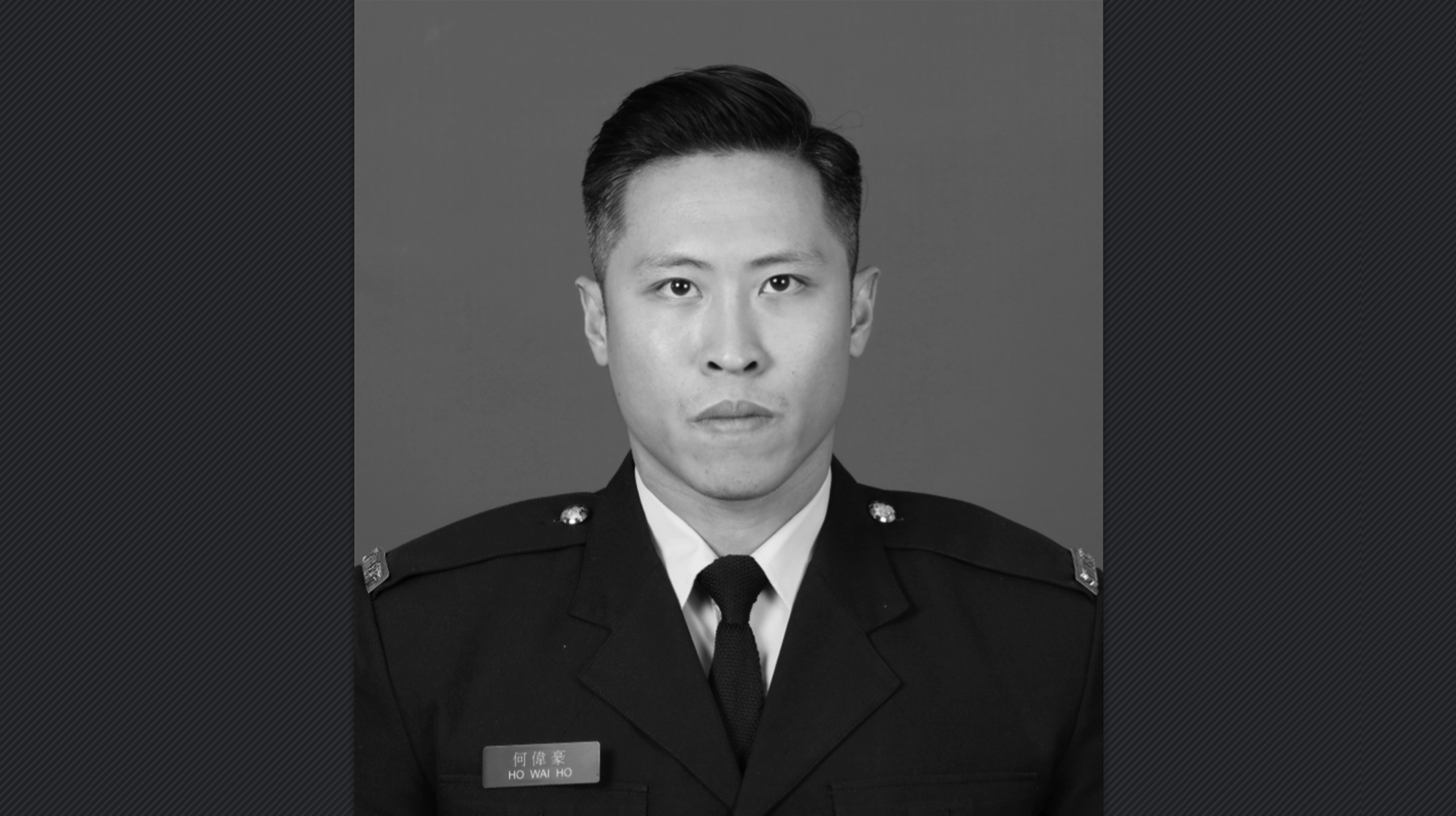 宏福苑大火丨37歲殉職消防員家屬到富山殮房傷心認(rèn)屍