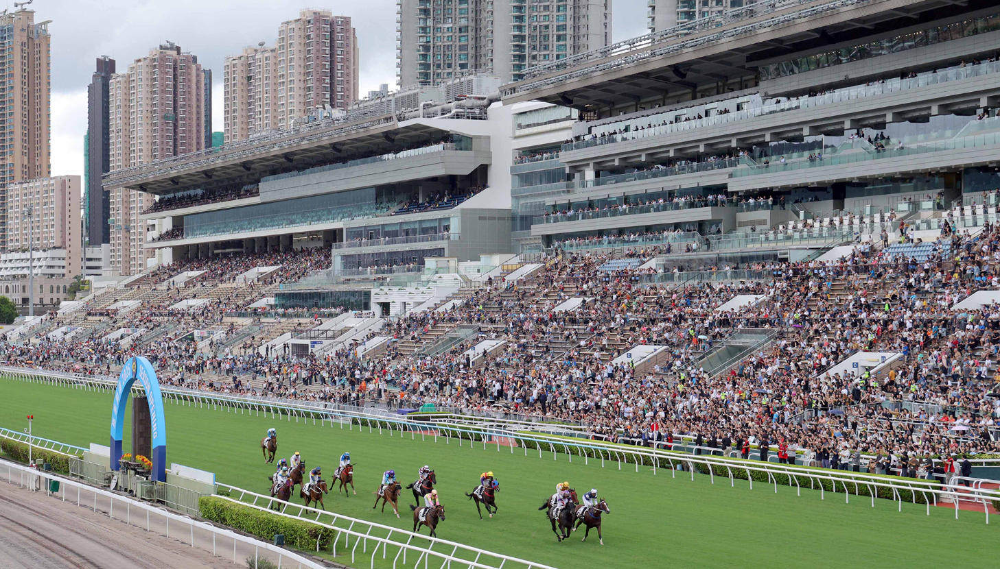 周日賽馬閉門(mén)舉行 總收益料7000萬(wàn)悉數(shù)捐出協(xié)助受災(zāi)人士  周六六合彩延至下周二攪珠