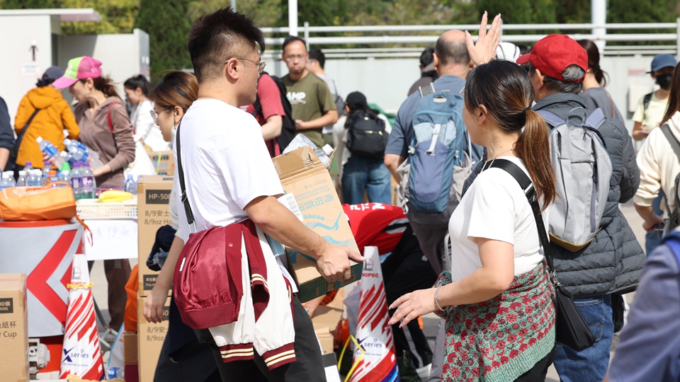 宏福苑大火｜港區(qū)省級政協(xié)委員聯誼會捐款1000萬港元 援助大埔宏福苑受災居民