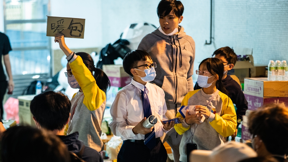 宏福苑大火 | 大灣區(qū)共同家園青年公益基金向災(zāi)情下青少年學(xué)生每人提供1000元應(yīng)急錢 