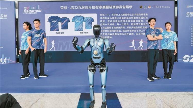 2025深馬開跑倒計(jì)時(shí) 機(jī)器人「主持人」及獎(jiǎng)牌登場(chǎng)