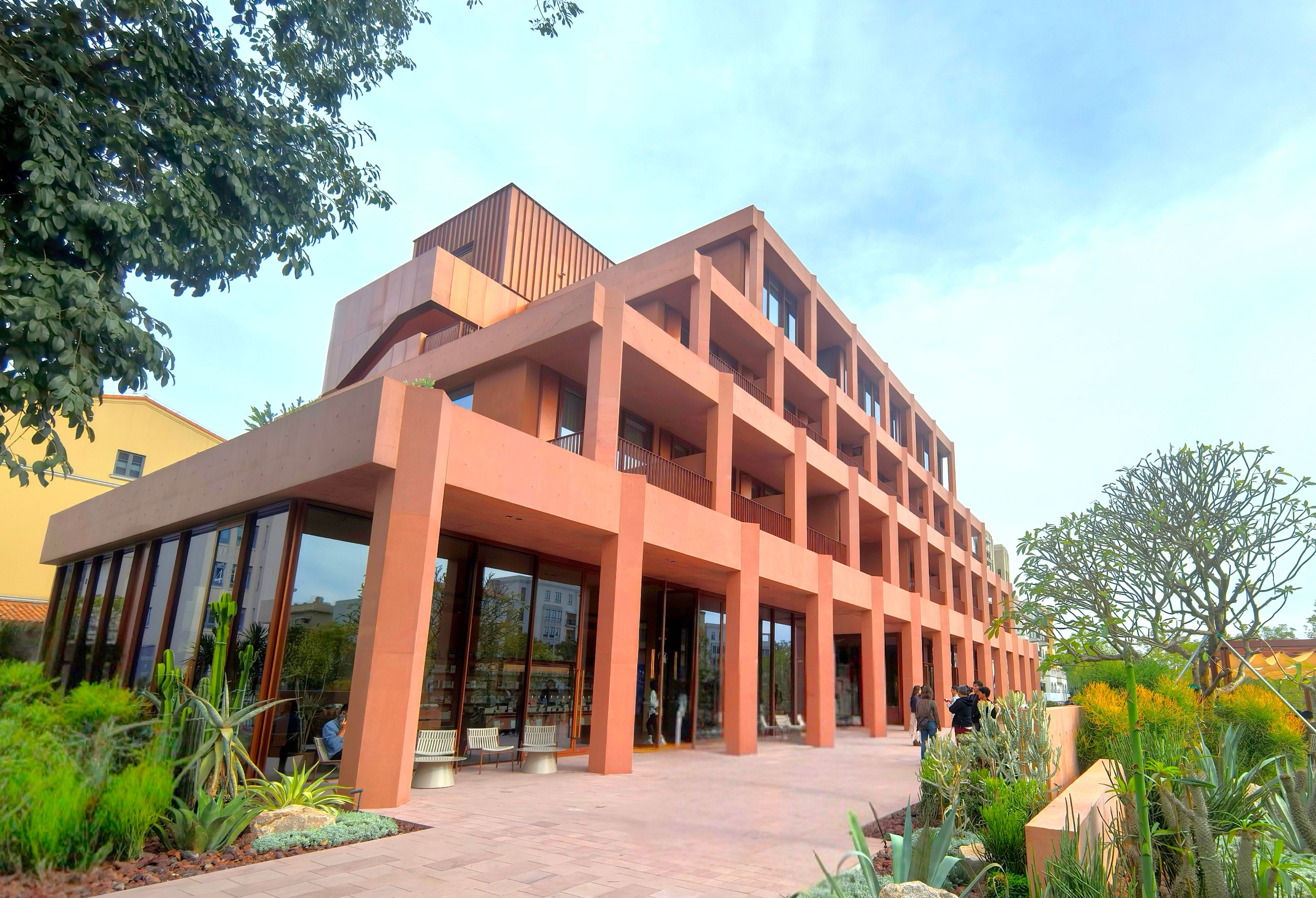 花都「百千萬(wàn)工程」激活全域發(fā)展：從五星級(jí)冷鏈到國(guó)家級(jí)AI平臺(tái)  從詩(shī)意棲居到芳香產(chǎn)業(yè)