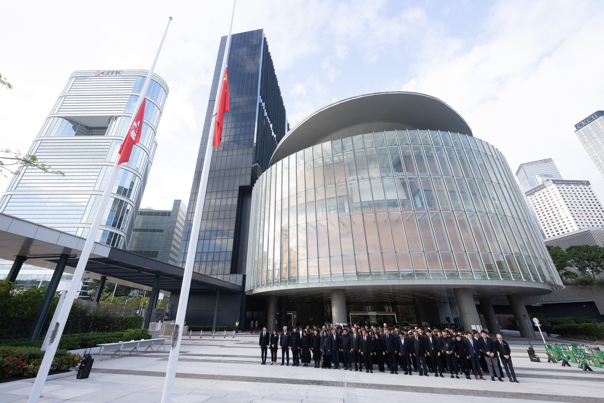 宏福苑大火｜立法會(huì)下半旗誌哀 梁君彥相信憑互助互愛無私精神 定能走出陰霾