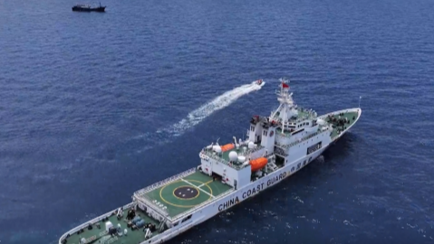 中國海警位中國黃巖島領海及周邊區(qū)域執(zhí)法巡查