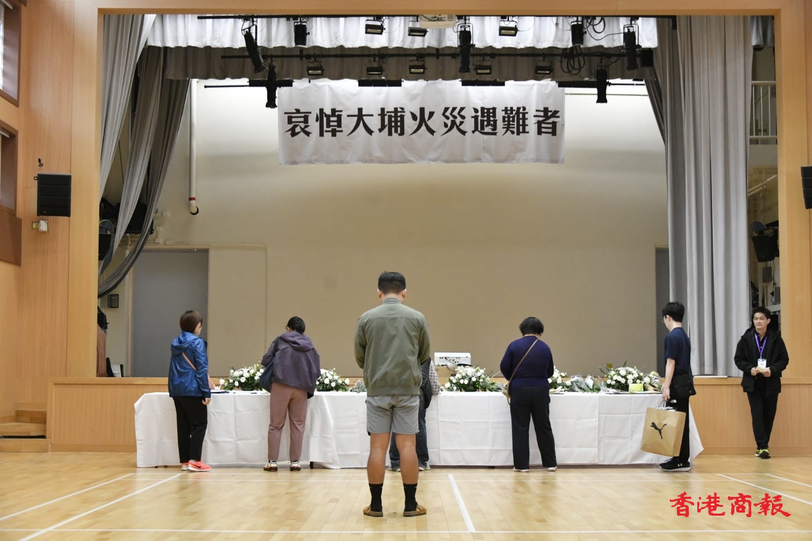 宏福苑大火 | 市民向宏福苑大火災(zāi)民致意 大埔見排隊人龍