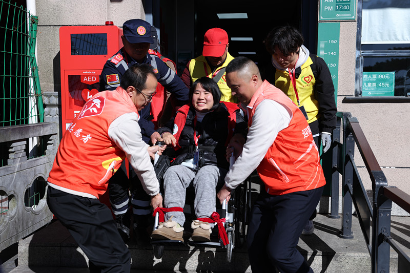第十九屆「愛我中華·輪椅黃山行」在黃山風(fēng)景區(qū)舉行
