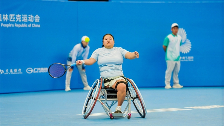 殘?zhí)貖W會網(wǎng)球賽橫琴開賽 一眾名將首秀獲勝