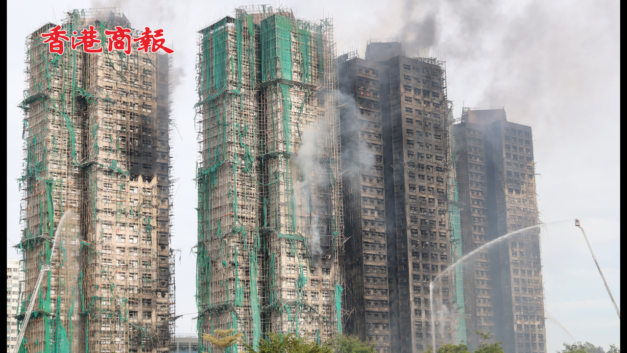 有片丨【宏福苑大火】消防員安基苑派發(fā)單張