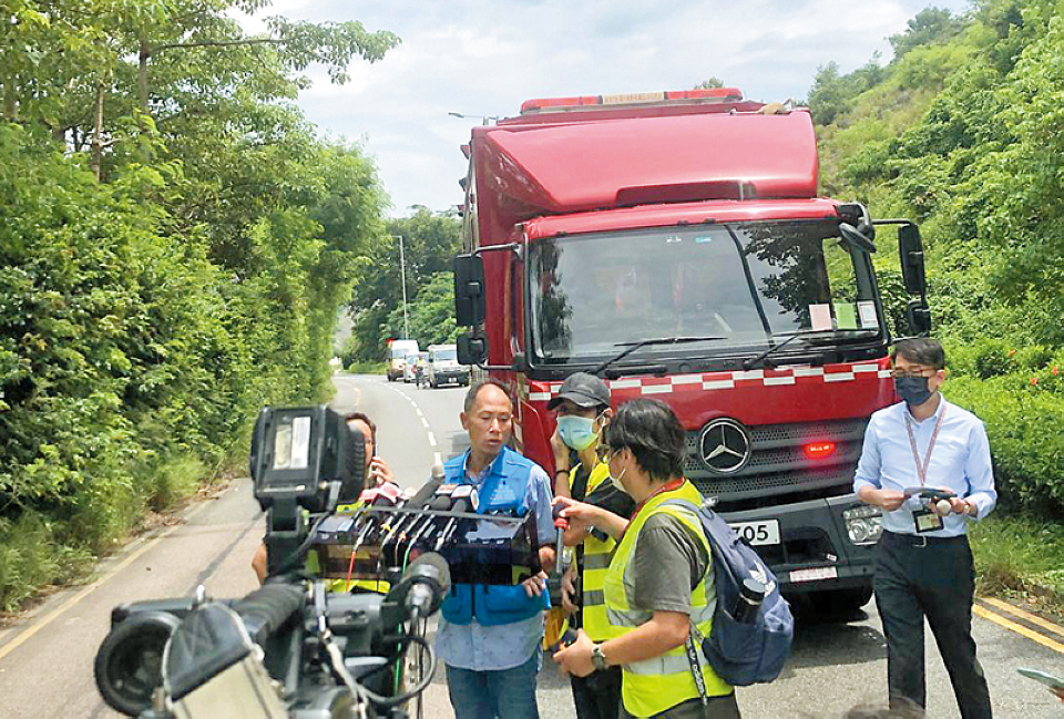 堅(jiān)守「藍(lán)背心」使命 10年來(lái)協(xié)助傳媒順利採(cǎi)訪