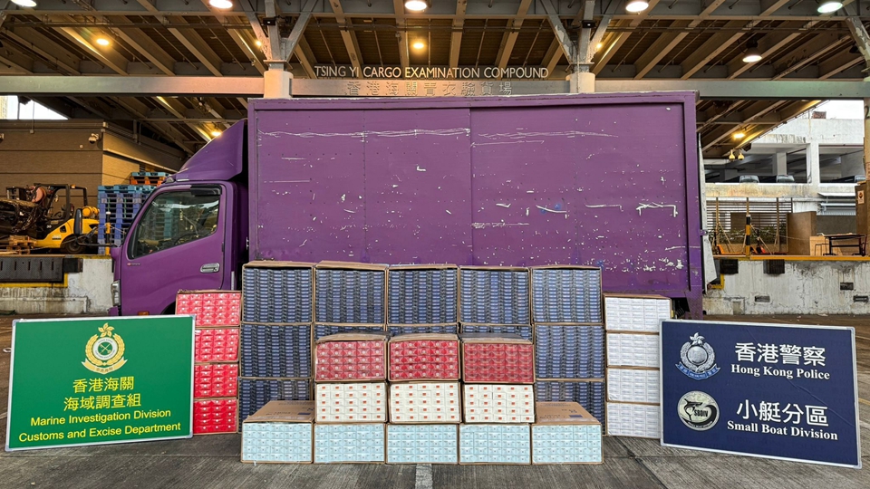 水警聯(lián)合海關(guān)於大潭水域反走私 檢值270萬元私煙