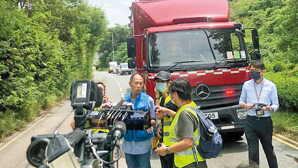 堅守「藍背心」使命 警長鍾敬威10年來協(xié)助傳媒順利採訪