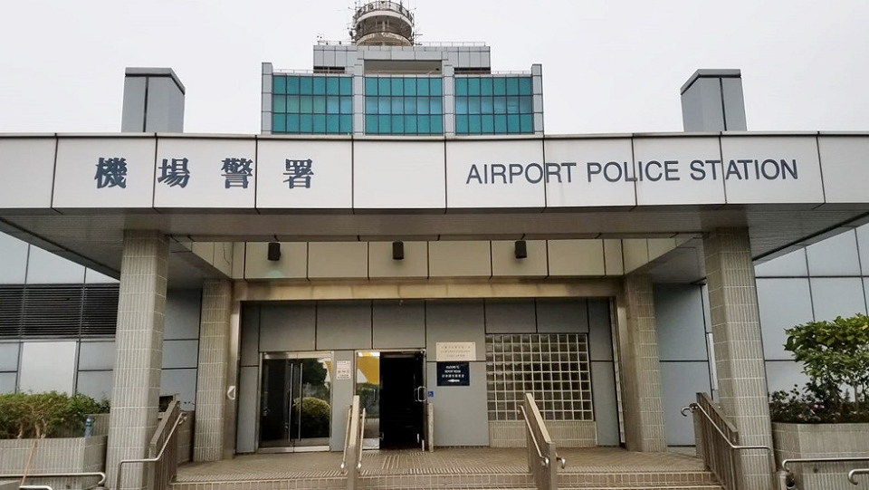 涉兩班航機(jī)上盜竊 警拘3內(nèi)地男涉2100元