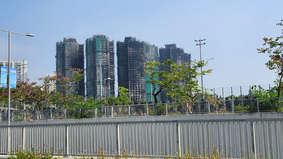 大埔宏福苑大火發(fā)生超過(guò)一星期  市民繼續(xù)前來(lái)獻(xiàn)花