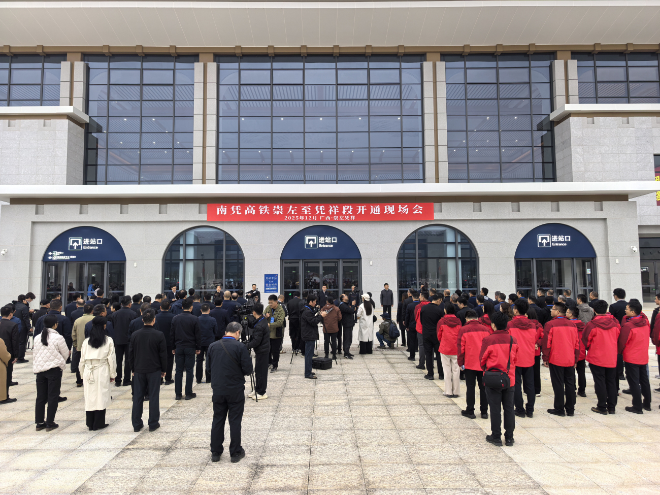 南寧至憑祥高鐵全線貫通 1小時(shí)15分直達(dá)中越邊境