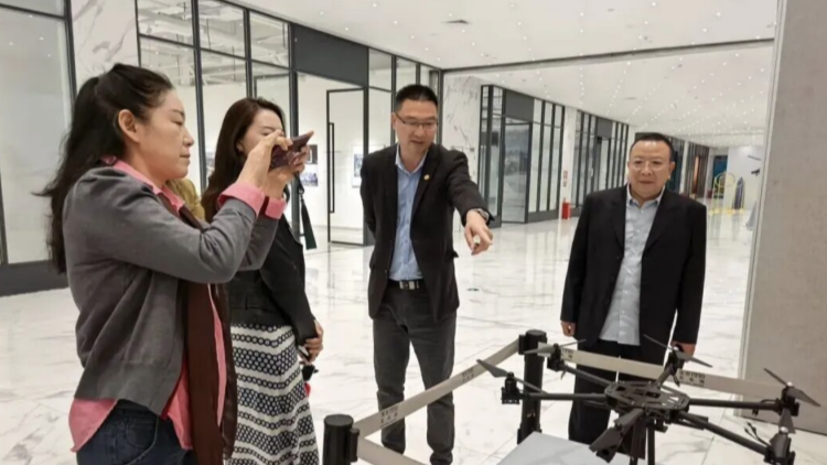 寶安區(qū)政協(xié)委員參觀「2025深圳低空經(jīng)濟(jì)攝影展」 共話科技與藝術(shù)融合新篇章