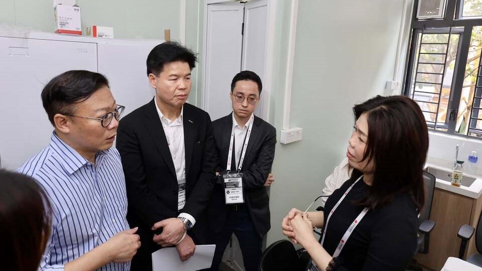 張國鈞湯文龍?zhí)皆L大埔過渡屋　籲選民踴躍投票支持善後重建