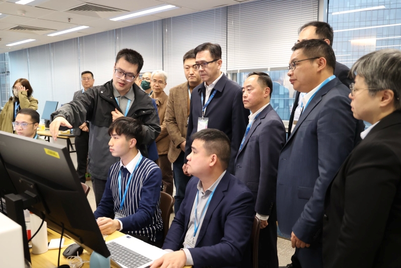 立法會(huì)選舉 | 孫東視察選舉事務(wù)處中央指揮中心 確保選舉發(fā)票保持暢順