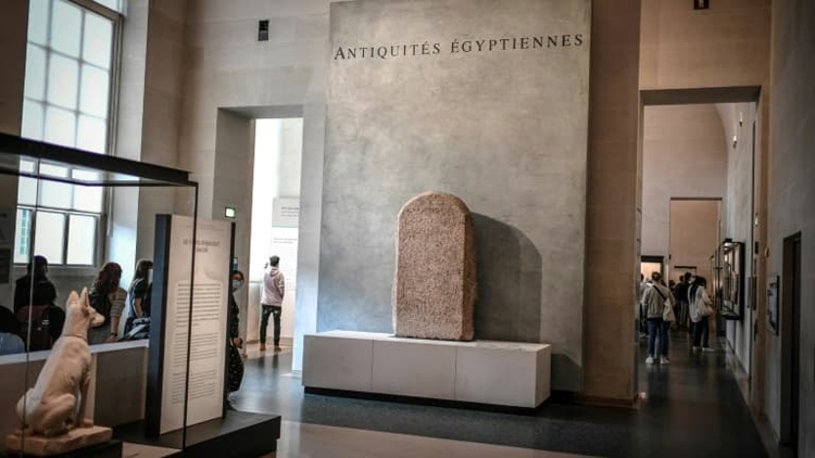 羅浮宮埃及古物圖書館發(fā)生嚴(yán)重漏水 多部古籍受損