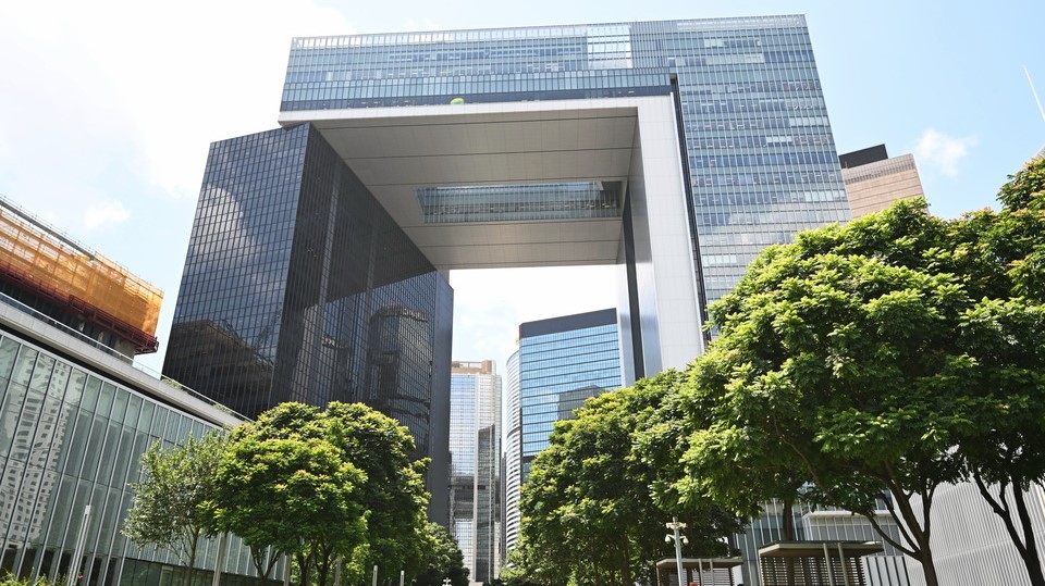 宏福苑大火丨224幢私樓外牆棚網(wǎng)已移除