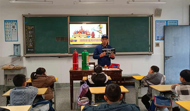 皖黟縣宏村學(xué)校：家校協(xié)同  導(dǎo)師護(hù)航