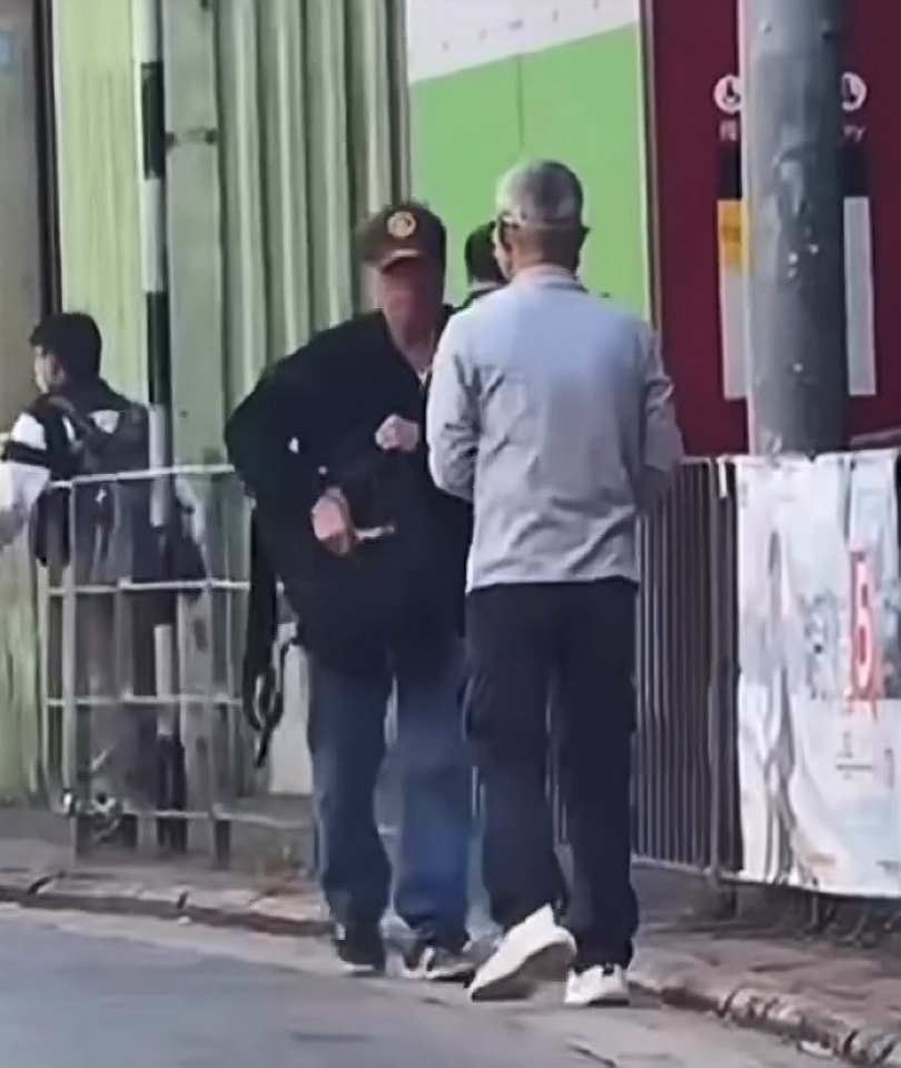 有片〡六旬男石硤尾街頭持刀施襲 網(wǎng)民譴責(zé)：當(dāng)街割人！ 