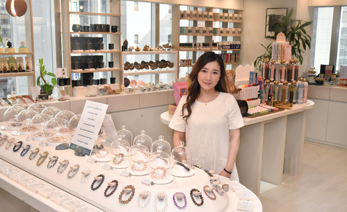 Treehouse The Spiritual Shop創(chuàng)辦人陳蔚菁Janus Chan：領(lǐng)航者推動(dòng)療癒經(jīng)濟(jì) 開啟情緒健康新篇章