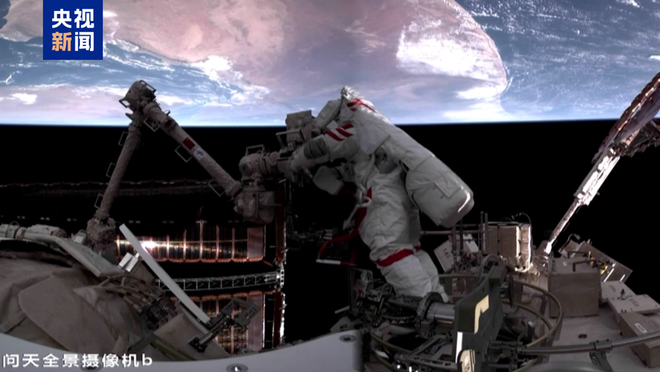 神舟二十一號(hào)航天員乘組圓滿完成第一次出艙活動(dòng)