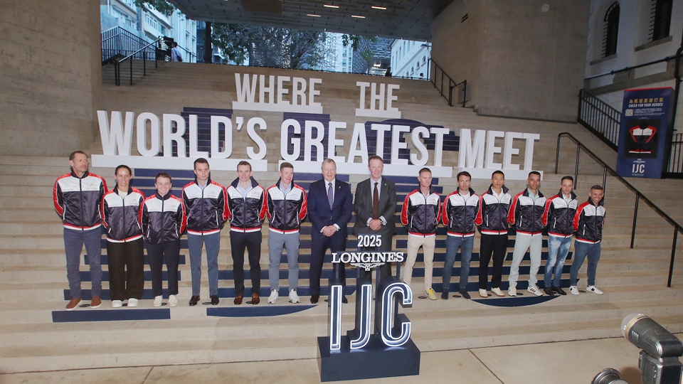 有片｜IJC明晚谷草上演 12位參賽騎師雲(yún)集大館為賽事造勢