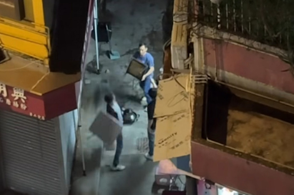 有片〡3男長(zhǎng)沙灣街頭混戰(zhàn) 警方拘捕兩名涉案人士