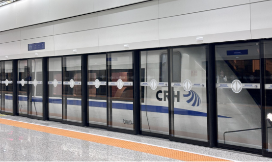 三項世界級創(chuàng)新突破  方大全球首創(chuàng)智能全滑動站臺門系統(tǒng)亮相深圳福田高鐵站