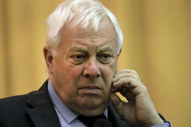 為了報讀英國名校，羅冠聰特意找來末代港督、英國牛津大學(xué)校監(jiān)彭定康作為其推薦人之一。