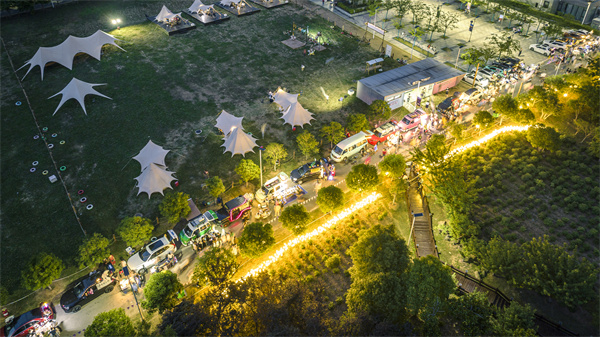 6、2022首屆中國(guó)汽車后備箱文化市集論壇 - 復(fù)件(1).jpg