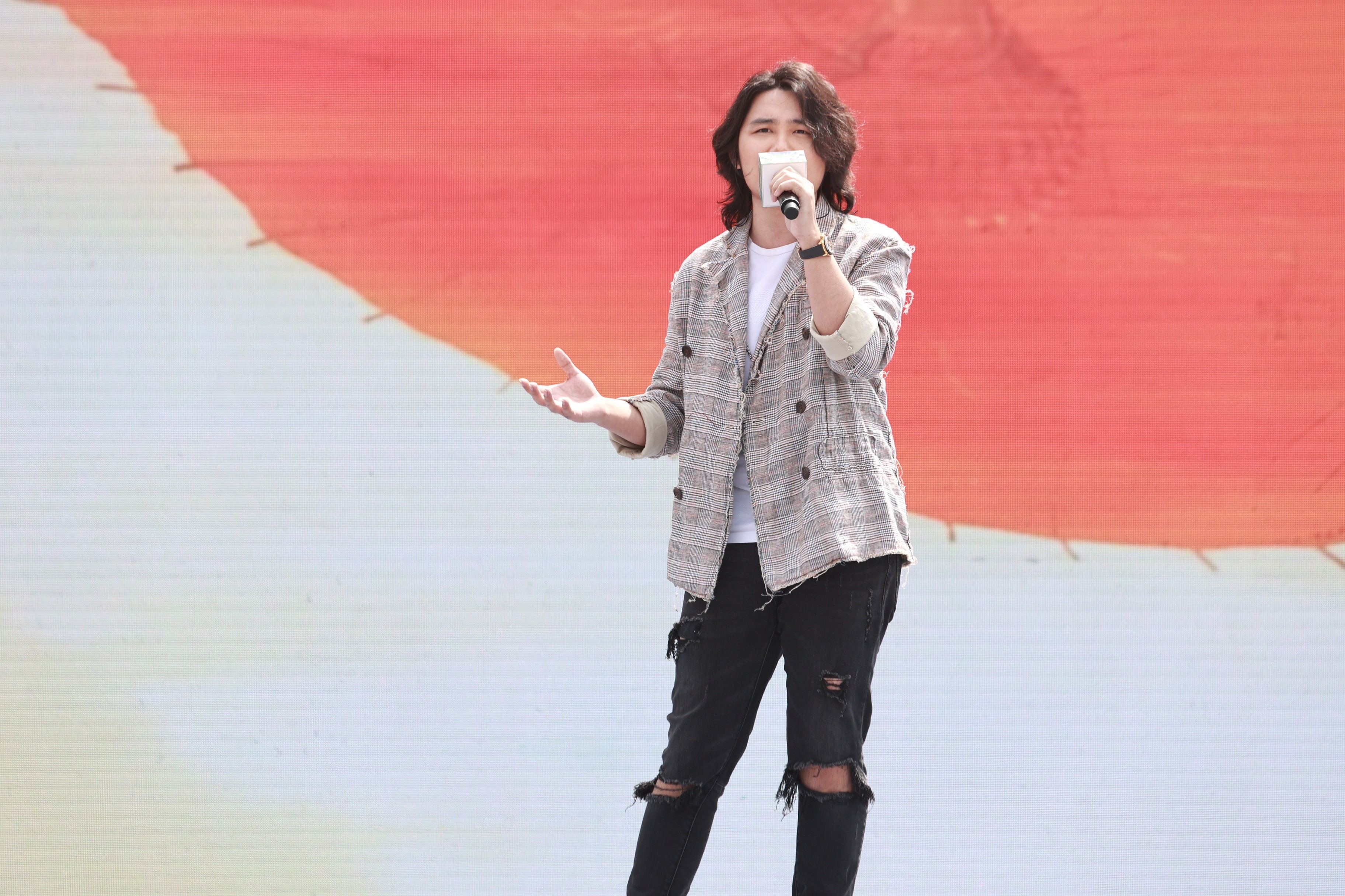 圖片四 人氣歌手排骨教主演唱.jpg