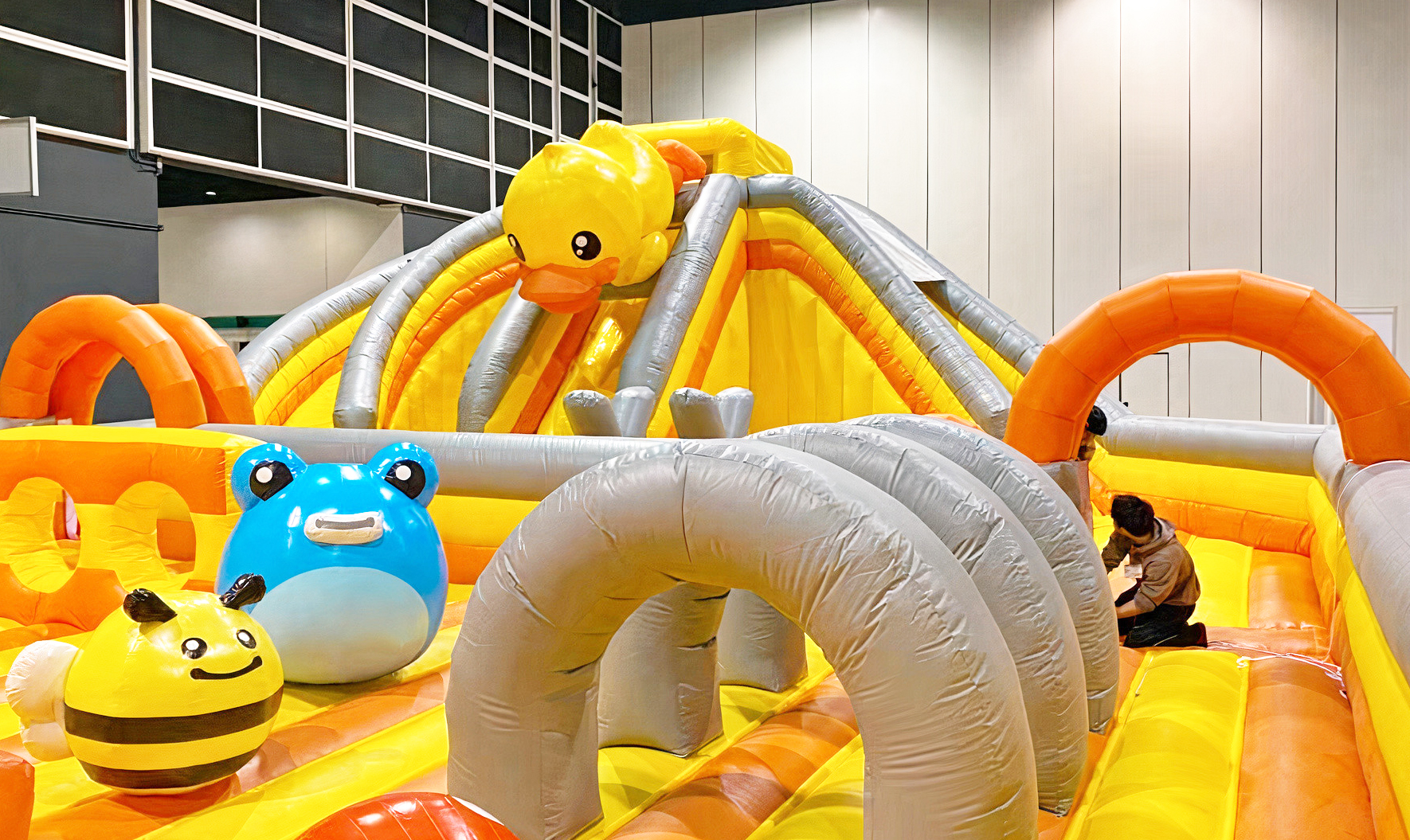 5,000呎遊樂區(qū)特設(shè)B Duck兒童氣墊遊樂場(chǎng)_2.jpg