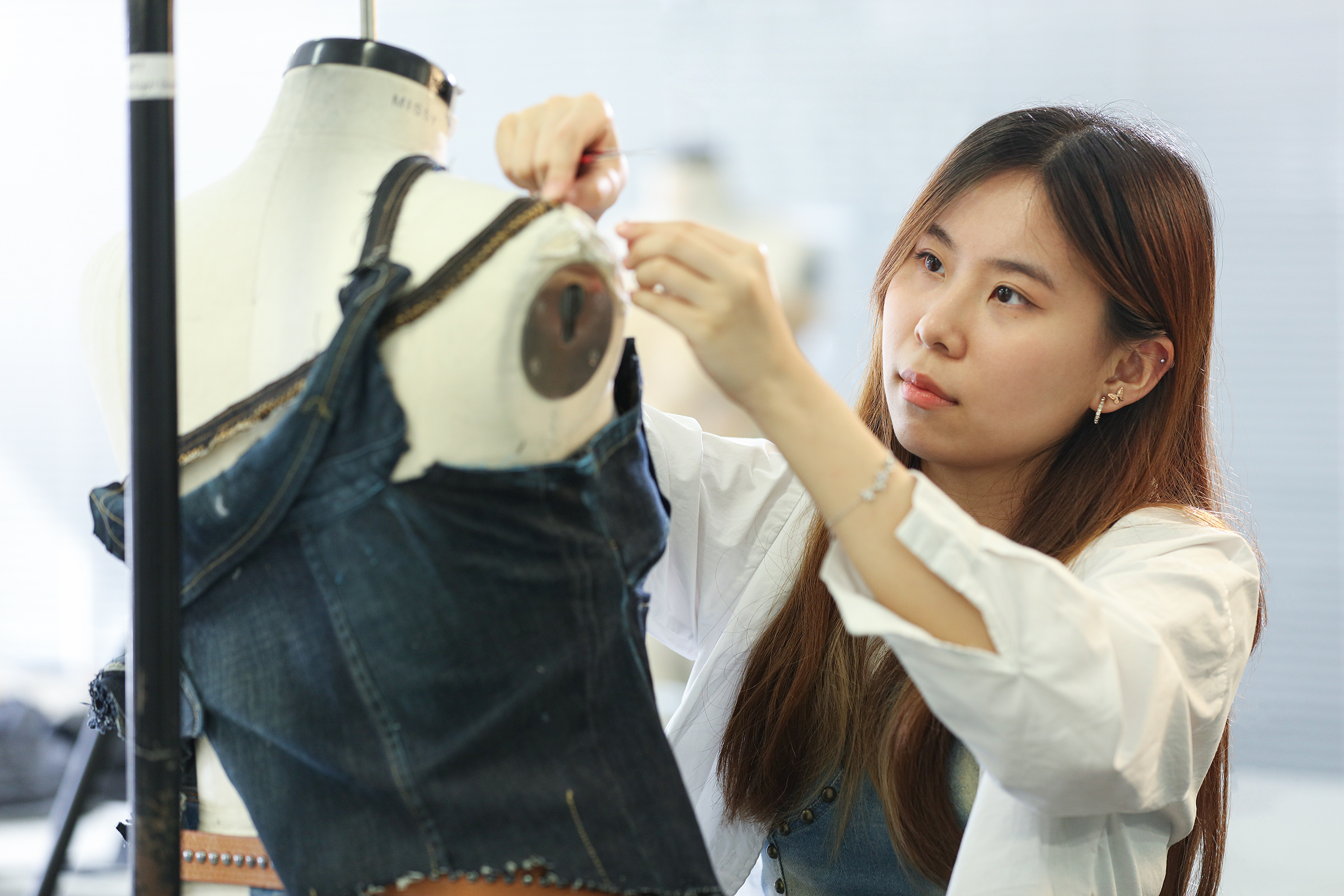 「Fashion the Future升級再造時裝設(shè)計比賽」.jpg