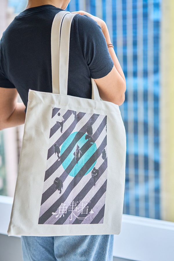 凡消費(fèi)滿$100並追蹤IG @fisholichk，即可獲贈(zèng)自家設(shè)計(jì)特別版魚面人Tote bag乙個(gè)（限量1,000個(gè)，派完即止）_01.jpg