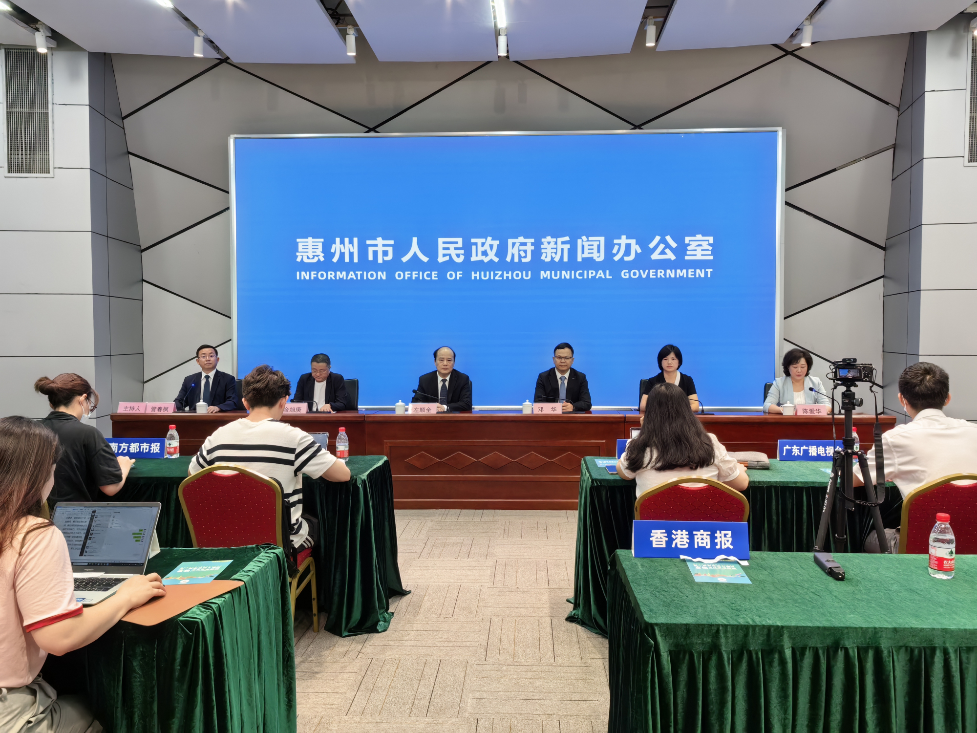 2、發(fā)布會(huì)現(xiàn)場(chǎng) - 復(fù)件(1).jpg