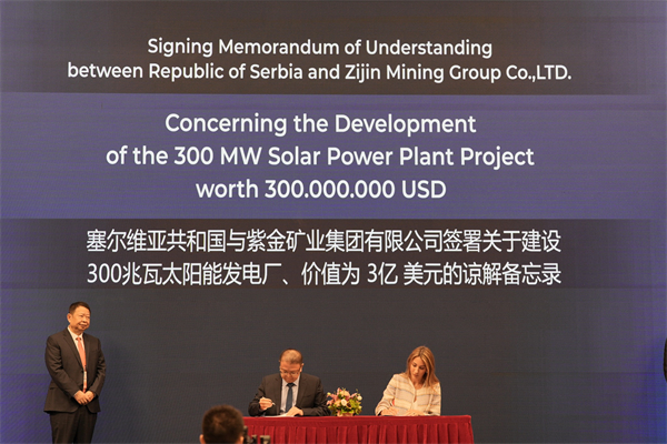 （現(xiàn)場(chǎng)簽約 攝影胡薇）.jpg