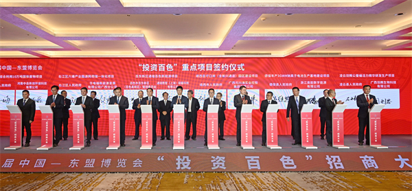 2、簽約現(xiàn)場(chǎng)。周福寧 攝.JPG