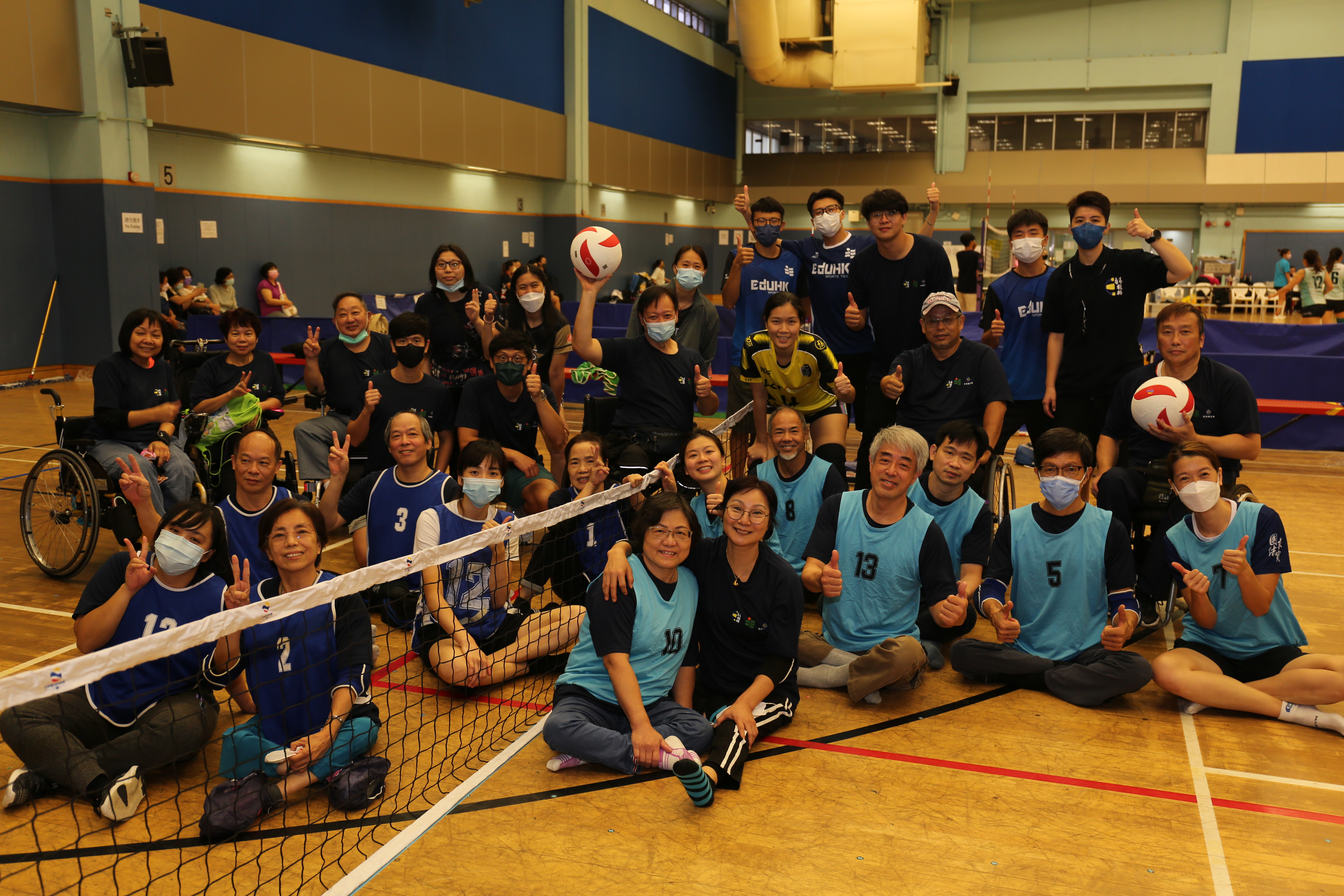 肢體殘障人士參與樂融盃香港輕排球賽。.JPG