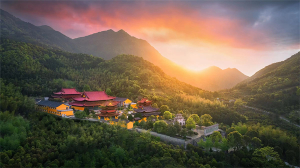 圖1圖說(shuō) 金華山景區(qū)的黃大仙祖宮.jpg