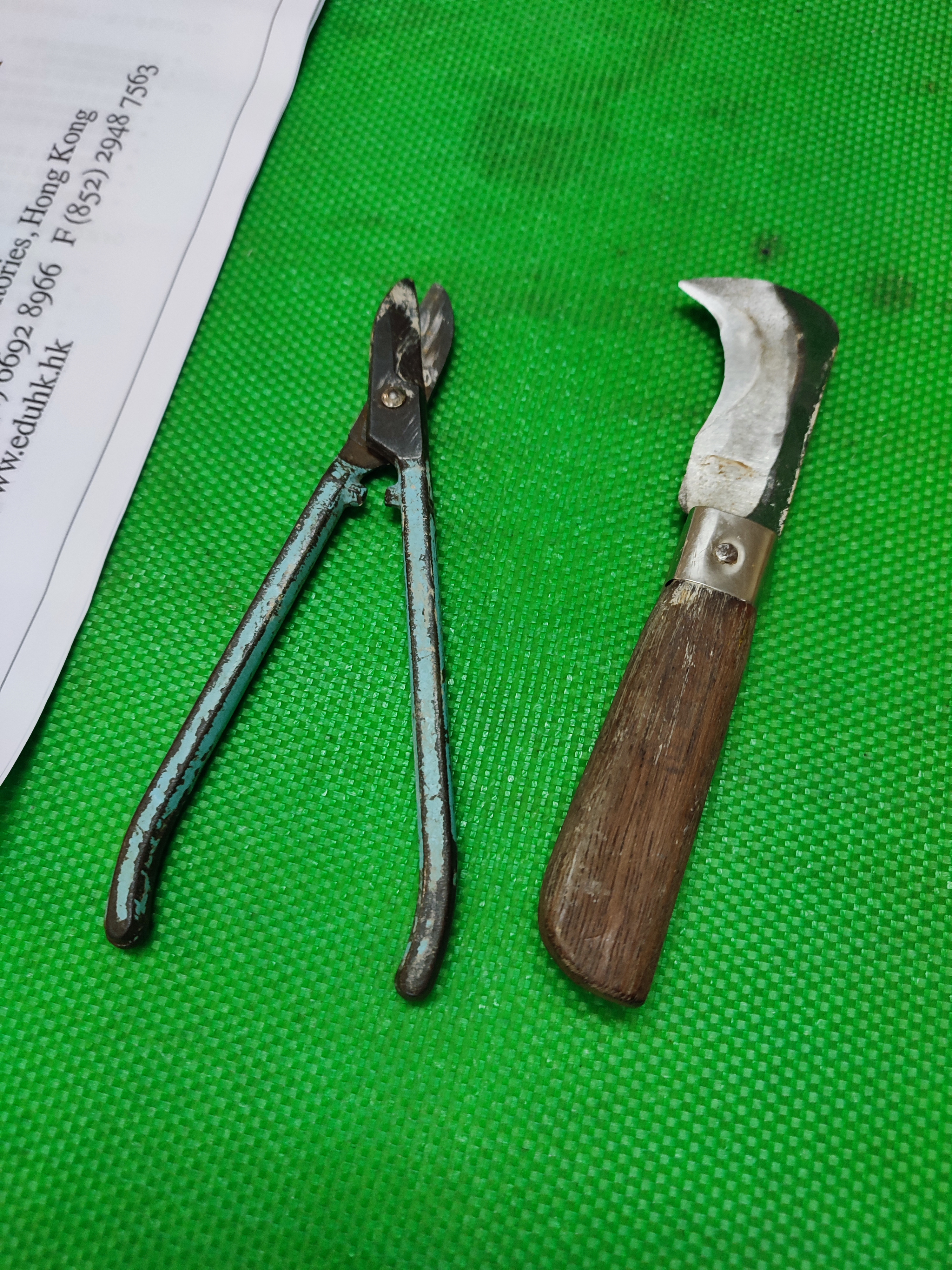 左為小型鉗，右為搭棚刀.jpg
