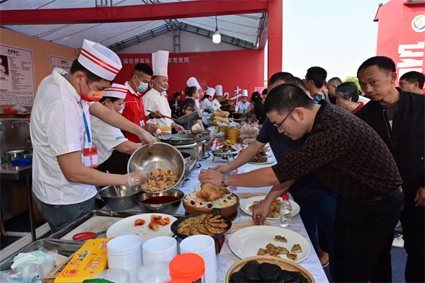 2、美食周   鐘小豐攝   .jpg