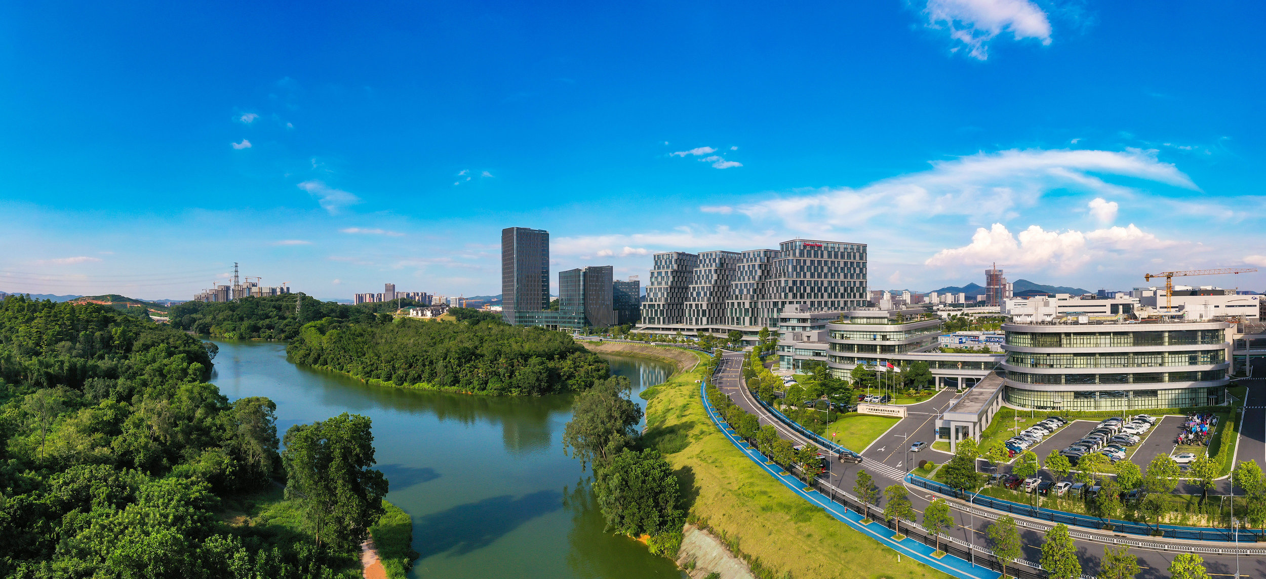 廣州知識城綜合保稅區(qū)規(guī)劃範(fàn)圍位於知識城北起步區(qū)，與生物醫(yī)藥價值創(chuàng)新園、灣區(qū)半導(dǎo)體產(chǎn)業(yè)園相鄰。圖為知識城生物醫(yī)藥價值創(chuàng)新園。賈自豪 攝.jpg